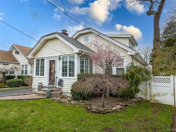 18 Yale Place, Lynbrook, NY 11563