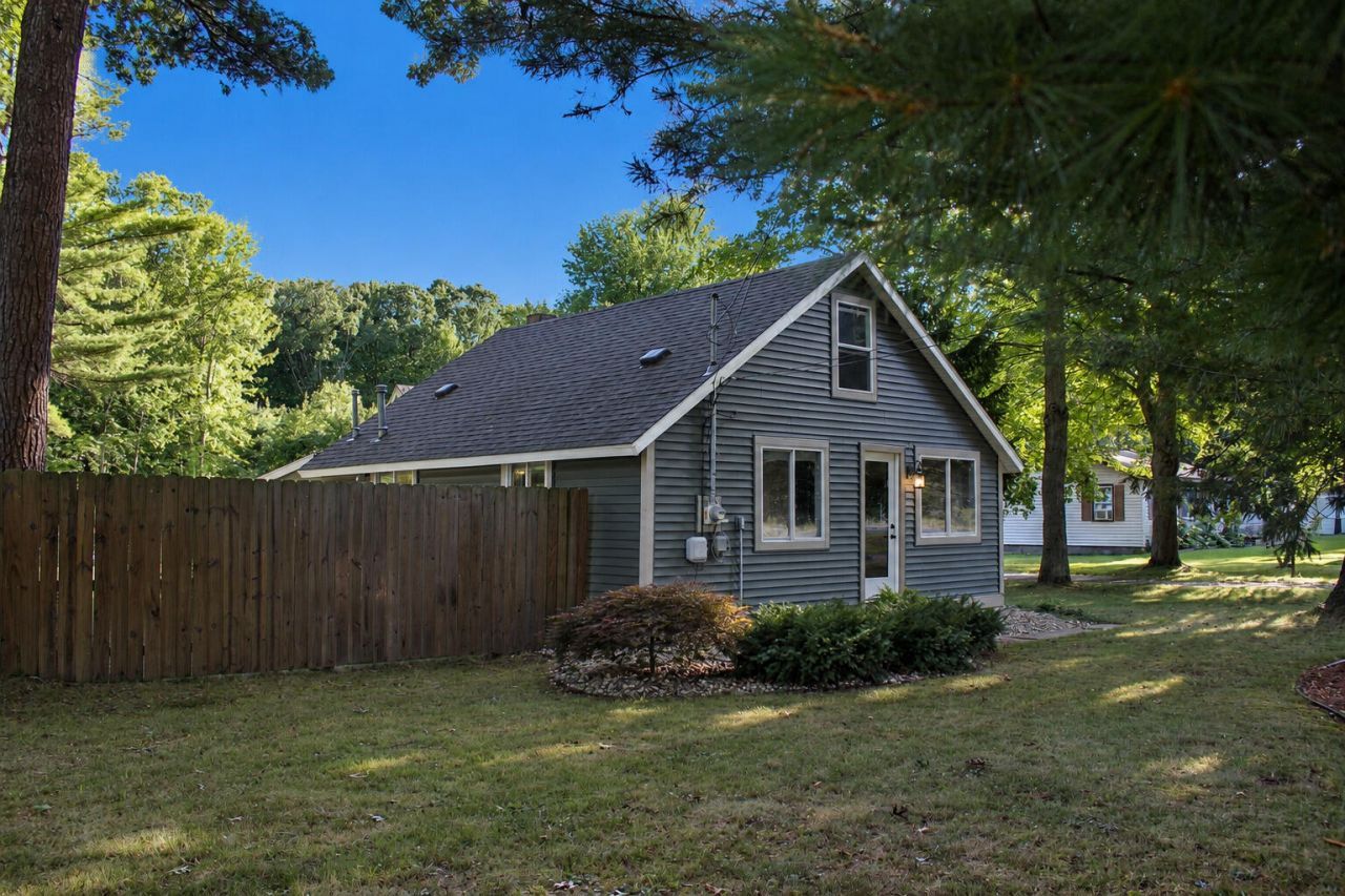 3429 W Giles Road, Muskegon, MI 49445 Main Photo