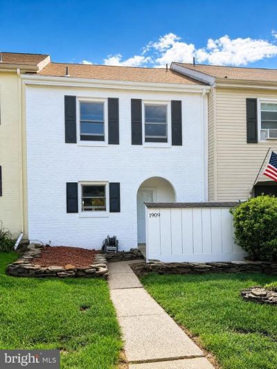 1909 CRICKLEWOOD COVE , FOGELSVILLE, PA 18051