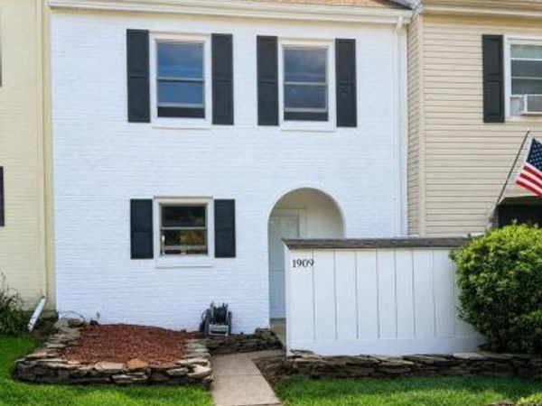 1909 CRICKLEWOOD COVE , FOGELSVILLE, PA 18051