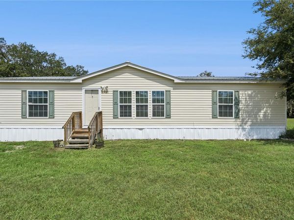 33525 LINDA DRIVE , LEESBURG, FL 34788