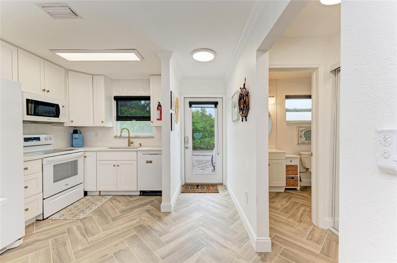 707 Saint Judes Drive S, Unit 1, Longboat Key, FL 34228 Photo
