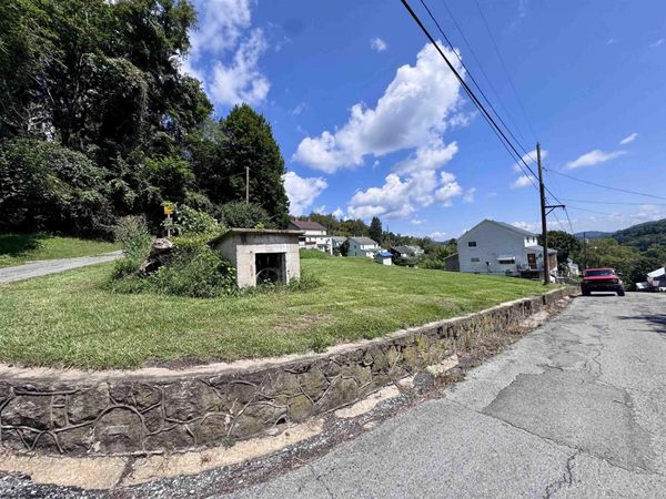 203 Chestnut Street, Barrackville, WV 26559