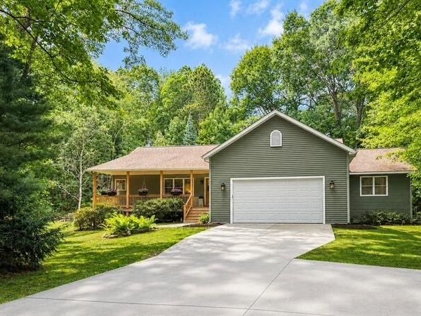 6550 W Forest Edge Drive, Ludington, MI 49431