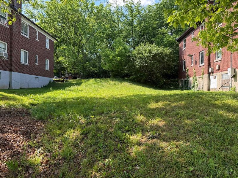 3143 Bracken Woods Lane, Cincinnati, OH 45211 Photo 2
