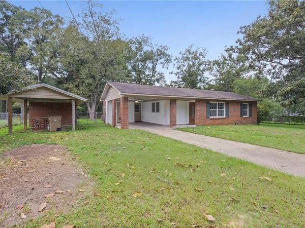 3001 Charmingdale Drive E, Mobile, AL 36618
