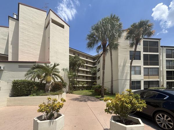 2306 S Cypress Bend Drive, Unit 420, Pompano Beach, FL 33069
