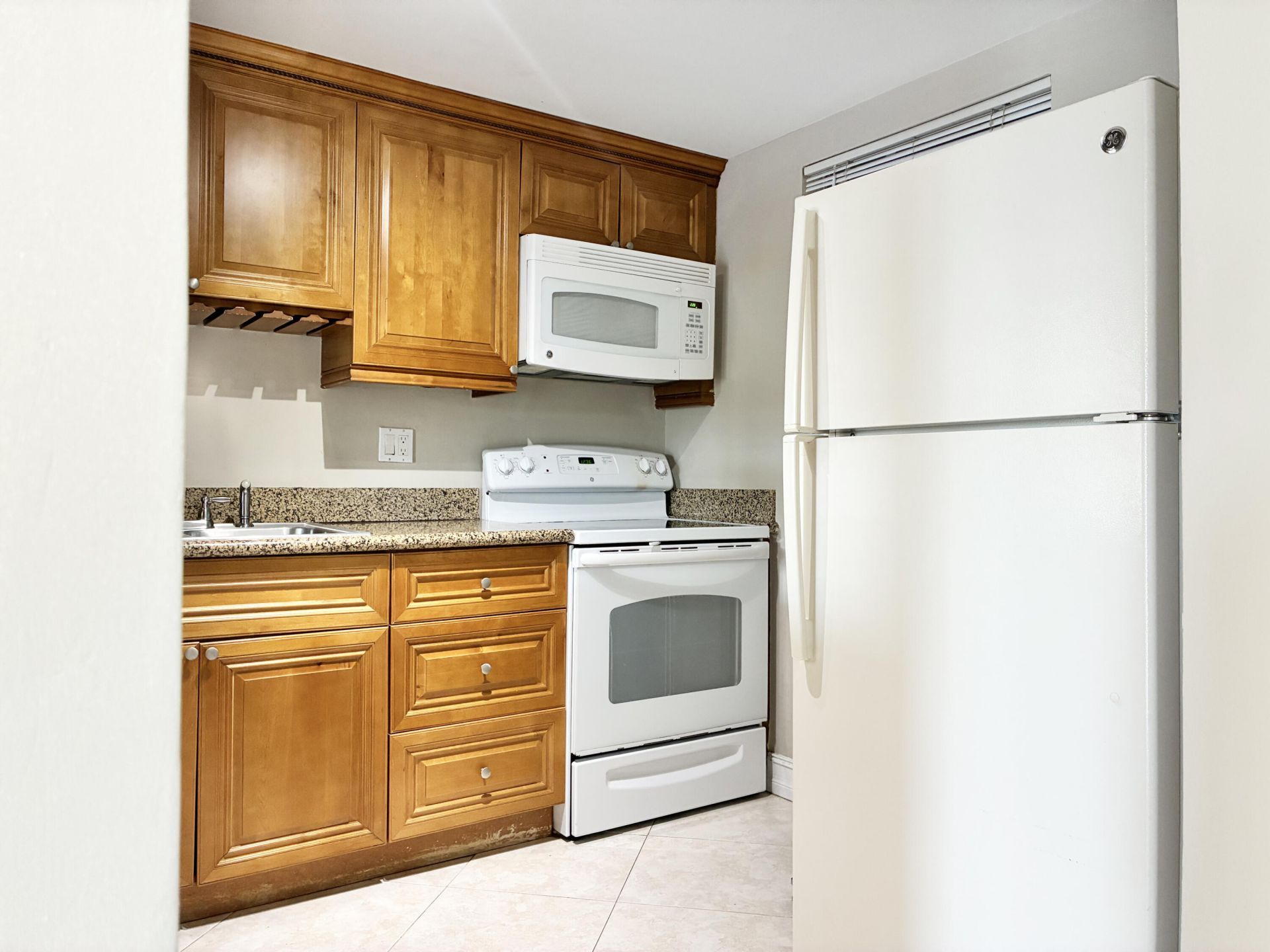 2306 S Cypress Bend Drive, Unit 420, Pompano Beach, FL 33069 Photo