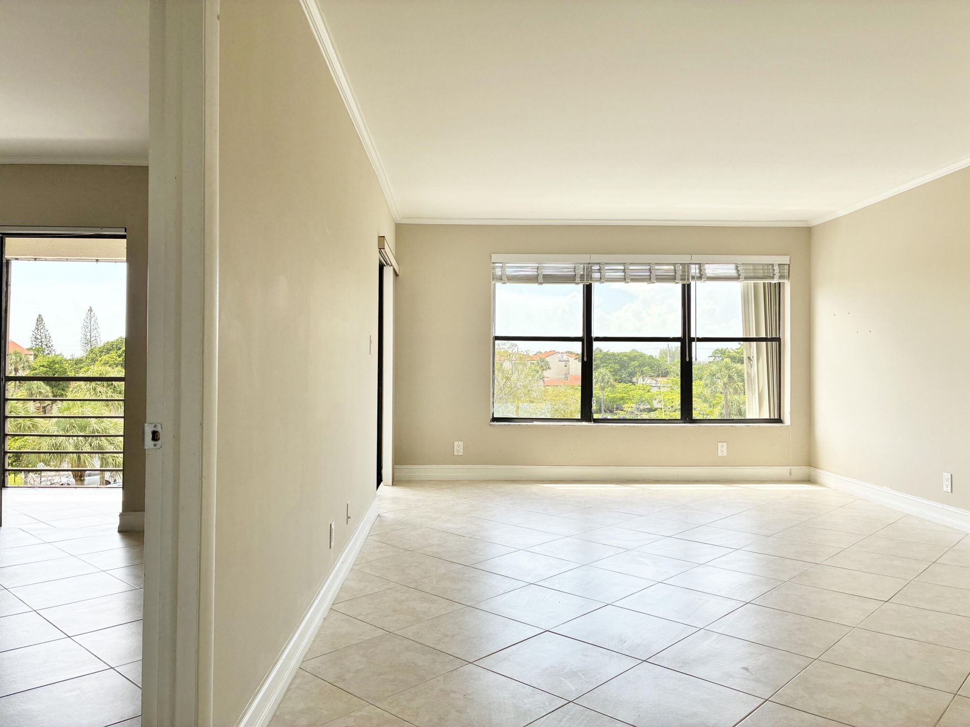 2306 S Cypress Bend Drive, Unit 420, Pompano Beach, FL 33069 Photo