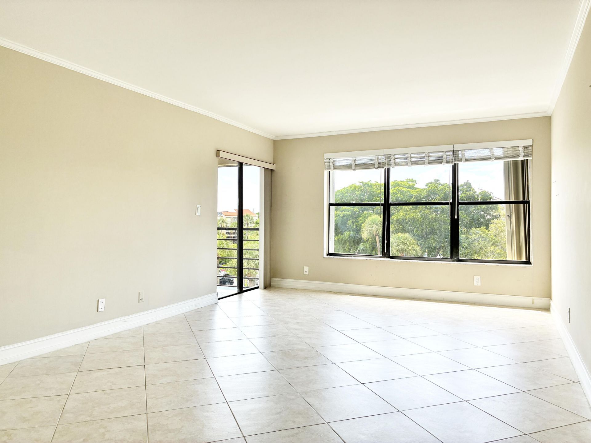 2306 S Cypress Bend Drive, Unit 420, Pompano Beach, FL 33069 Photo