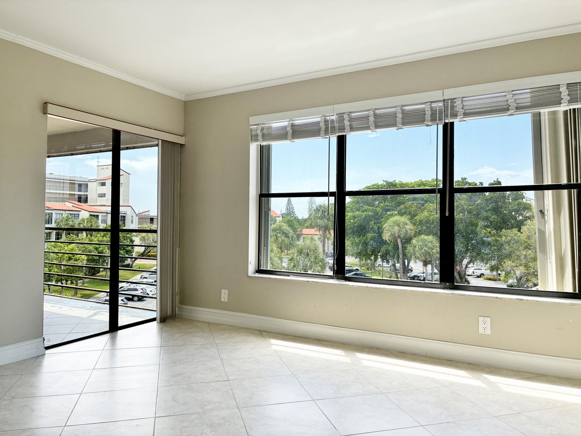 2306 S Cypress Bend Drive, Unit 420, Pompano Beach, FL 33069 Photo