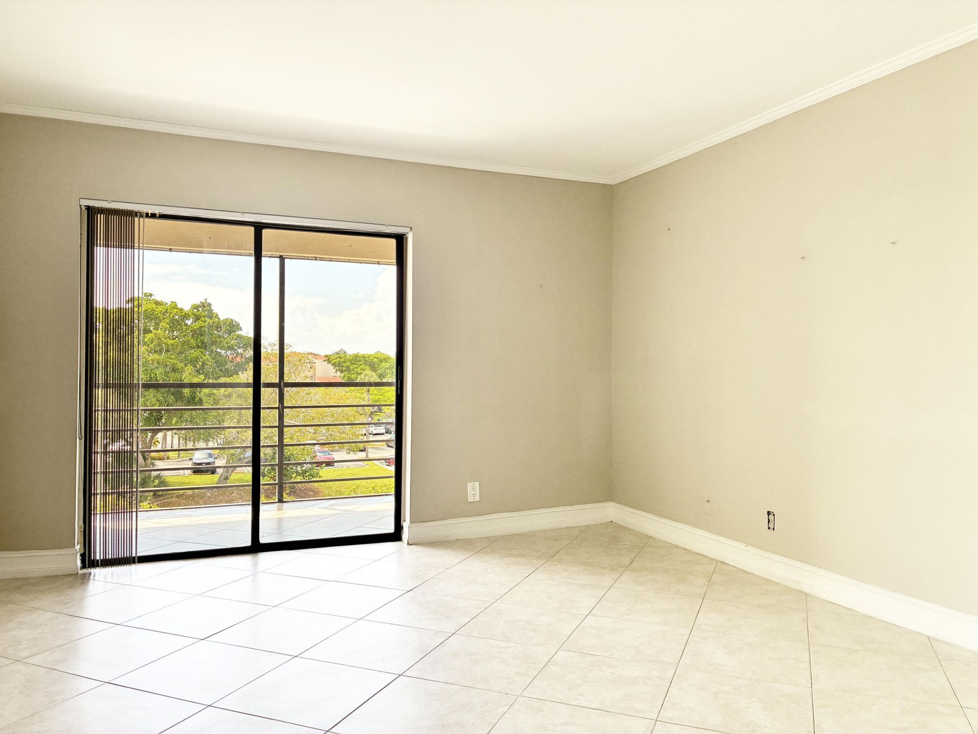 2306 S Cypress Bend Drive, Unit 420, Pompano Beach, FL 33069 Photo