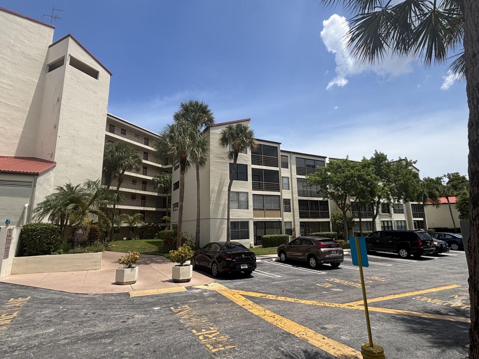 2306 S Cypress Bend Drive, Unit 420, Pompano Beach, FL 33069 Photo