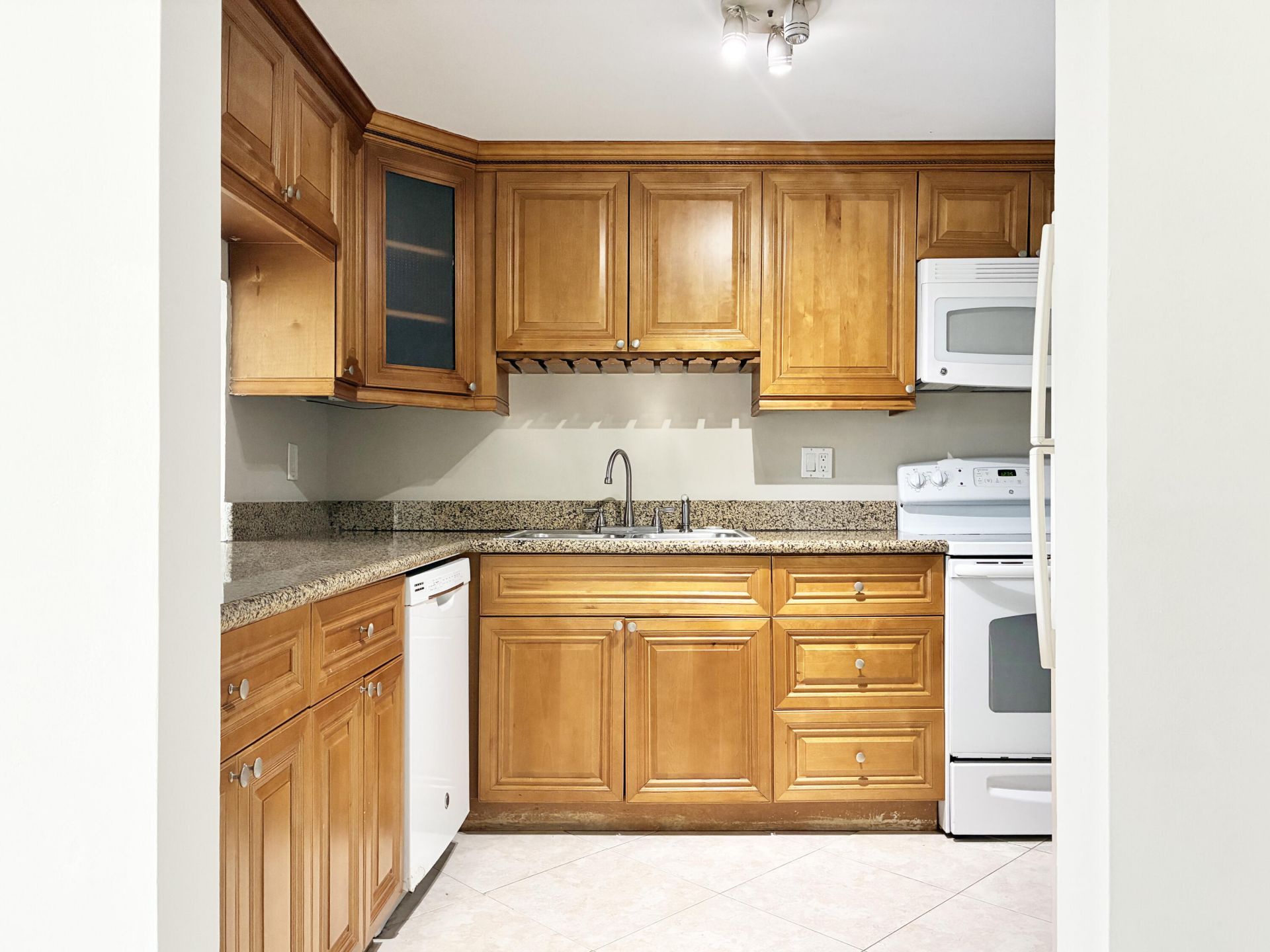 2306 S Cypress Bend Drive, Unit 420, Pompano Beach, FL 33069 Photo
