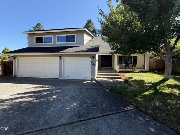 441 Silverado Circle, Medford, OR 97504
