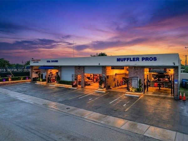 5960 SW 23rd St , West Park, FL 33023