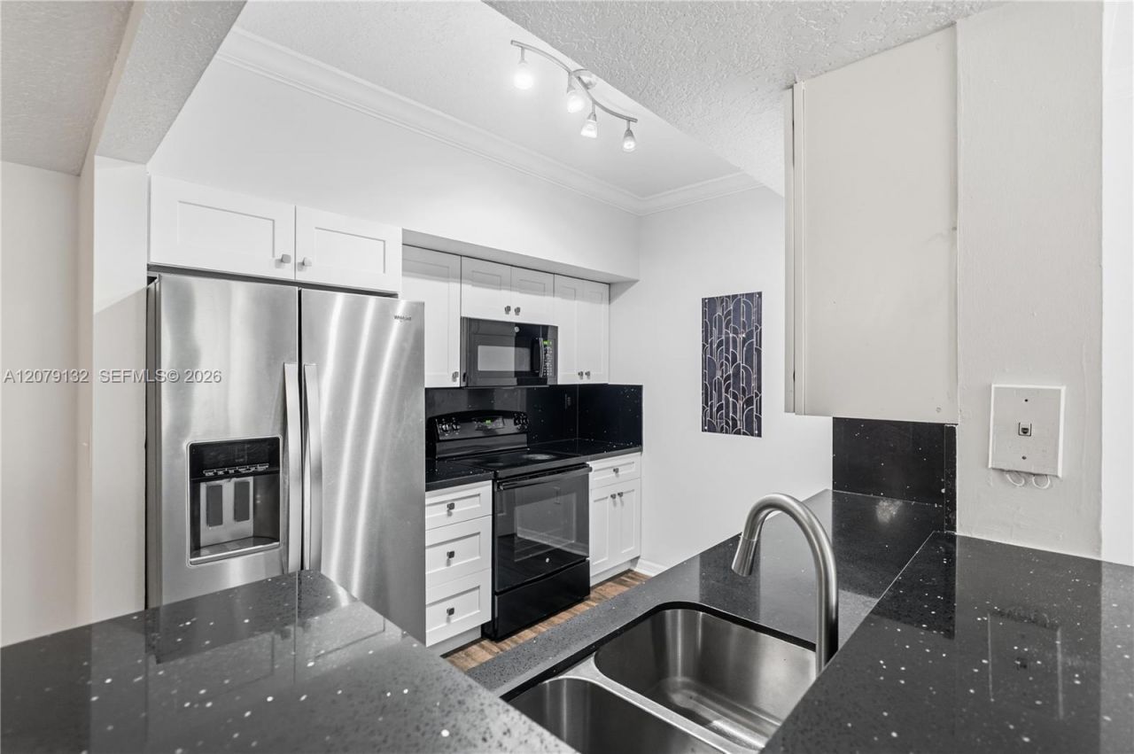 11701 SW 2nd St, Unit 5306, Pembroke Pines, FL 33025 Photo
