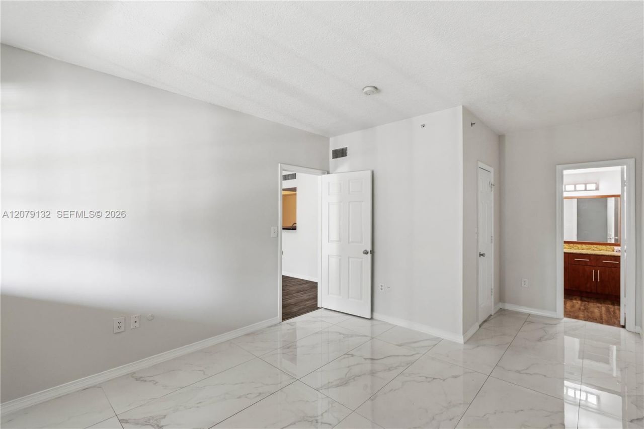 11701 SW 2nd St, Unit 5306, Pembroke Pines, FL 33025 Photo