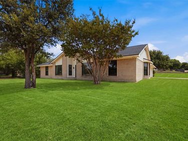 200 Verna Trail N, Fort Worth, TX 76108