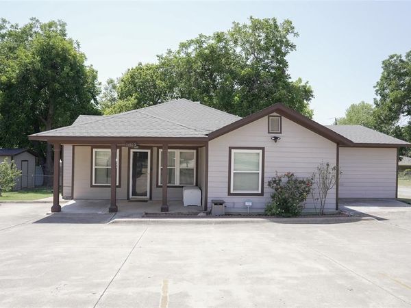 1813 Roberts Cut Off Road, River Oaks, TX 76114