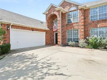 8641 Shadow Trace Drive, Fort Worth, TX 76244