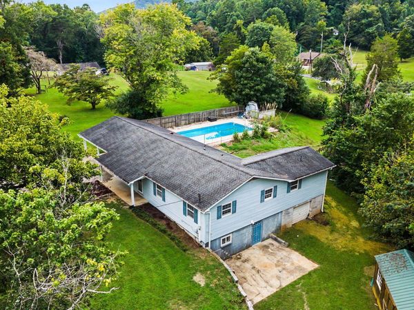 165 Justice Rd, Oliver Springs, TN 37840
