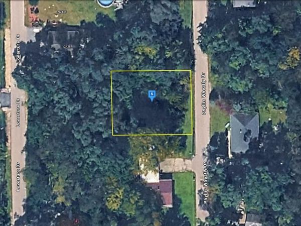 N2435 Phyllis Wheatly Dr, WI 53105