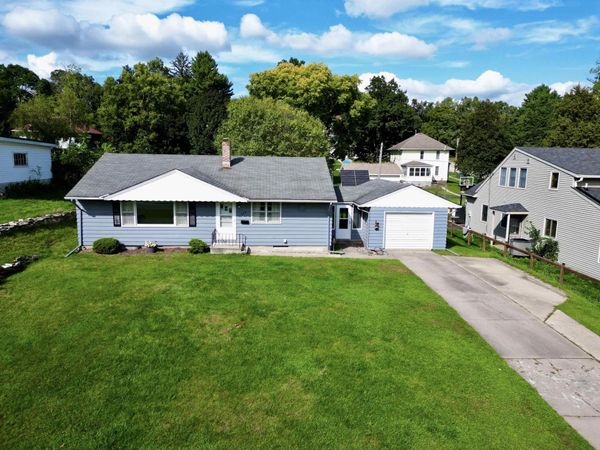 408 North Street, Decorah, IA 52101