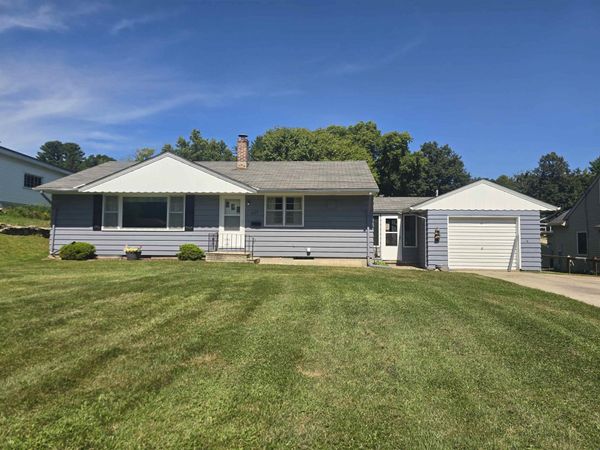 408 North Street, Decorah, IA 52101