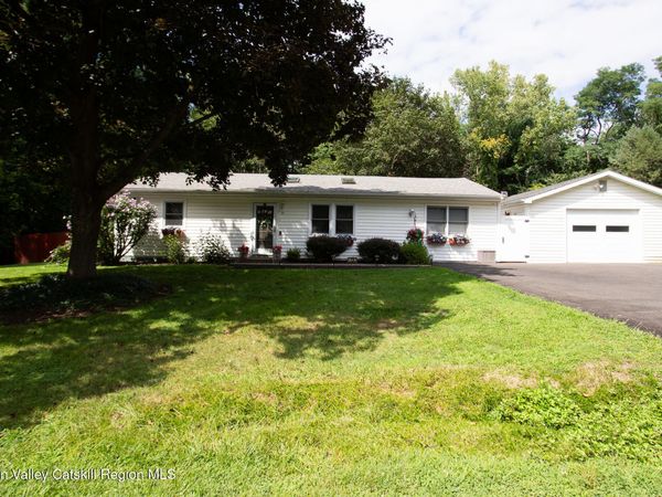 75 Oak Leaf Drive, Stuyvesant, NY 12173