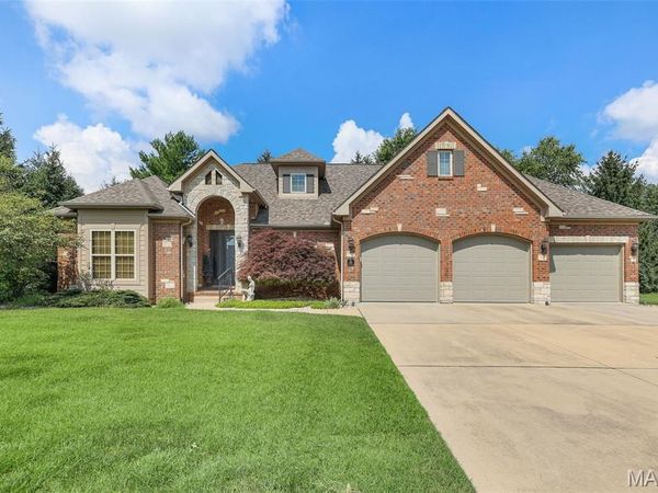101 Fountain Drive , Glen Carbon, IL 62034
