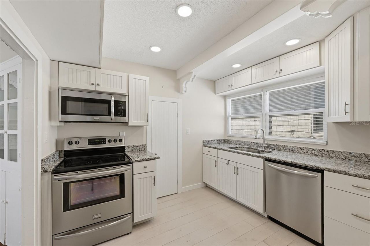 10 Plaza Street E, Bradenton, FL 34208 Photo
