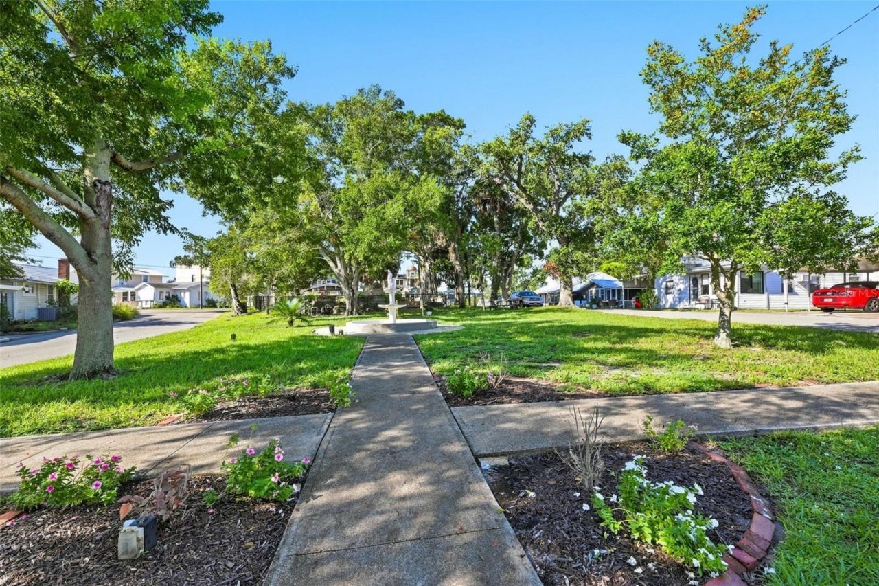 10 Plaza Street E, Bradenton, FL 34208 Photo