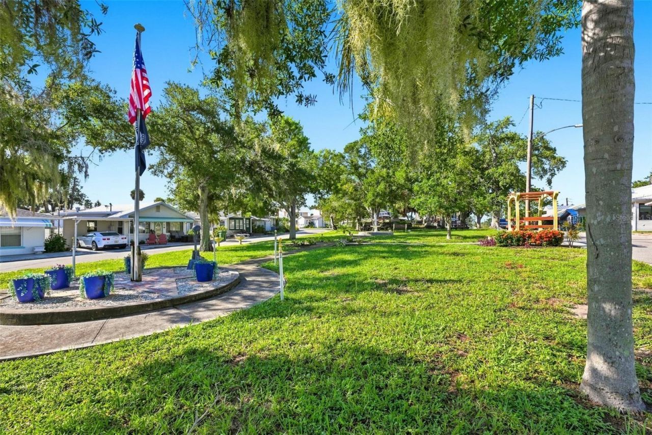 10 Plaza Street E, Bradenton, FL 34208 Photo
