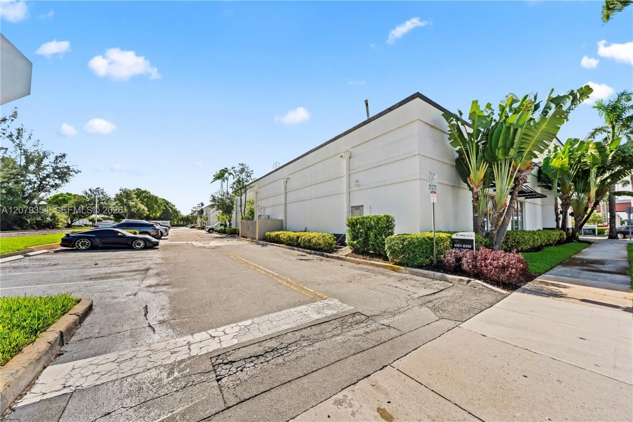 8399 NW 12th St, Doral, FL 33126 Photo