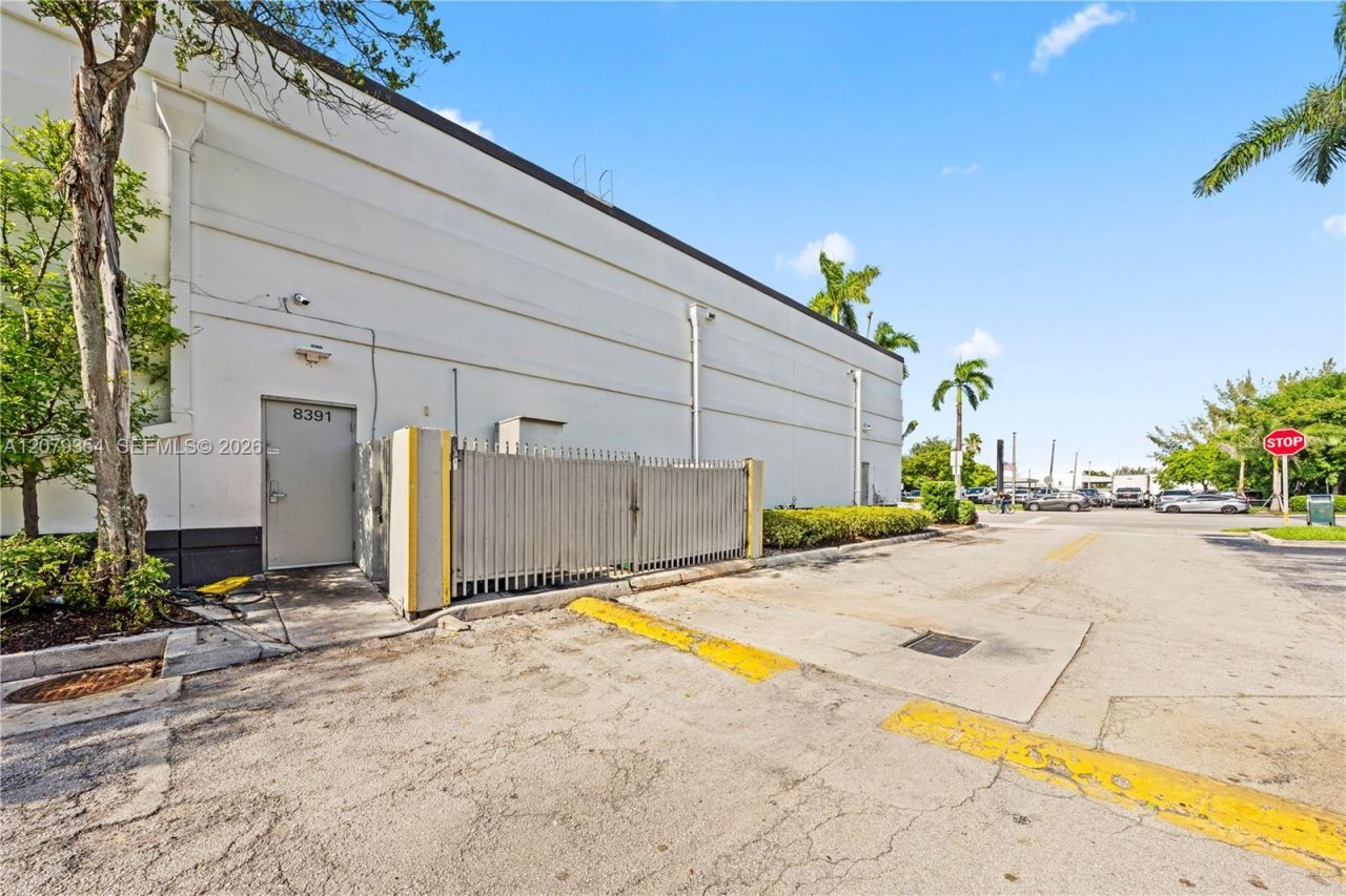 8399 NW 12th St, Doral, FL 33126 Photo