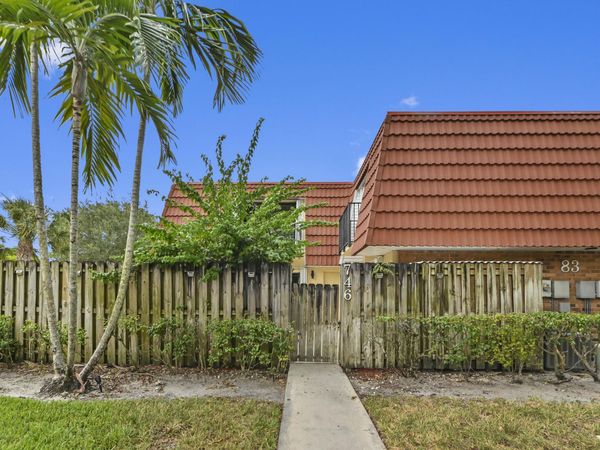 746 NW 98th Way, Plantation, FL 33324