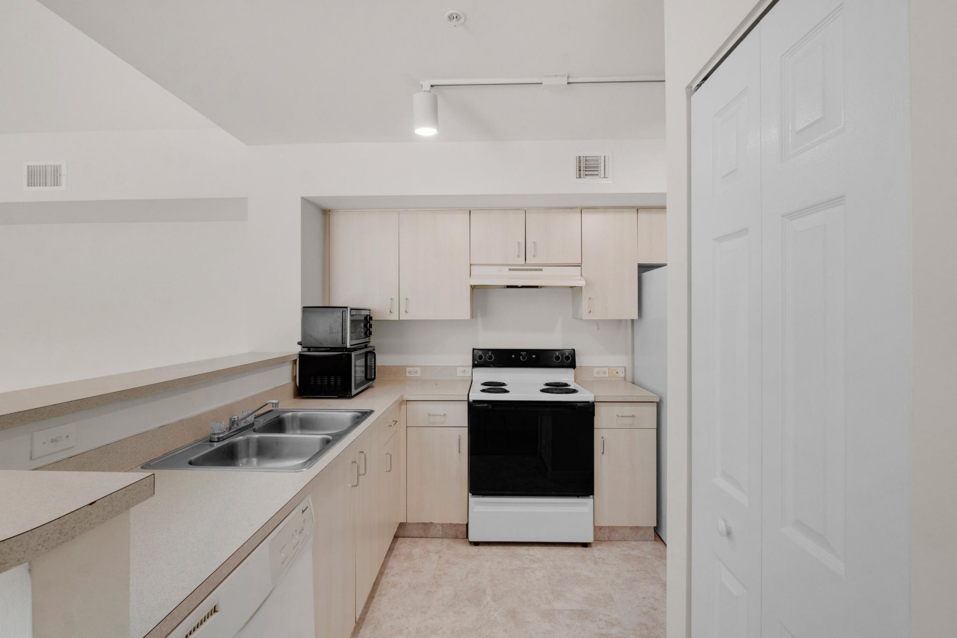 520 SW 111th Avenue, Unit 301, Pembroke Pines, FL 33025 Photo