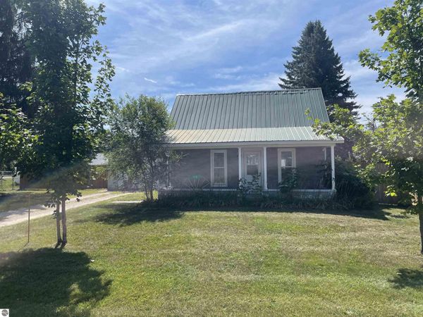 312 Calhoun E, Mancelona, MI 49659