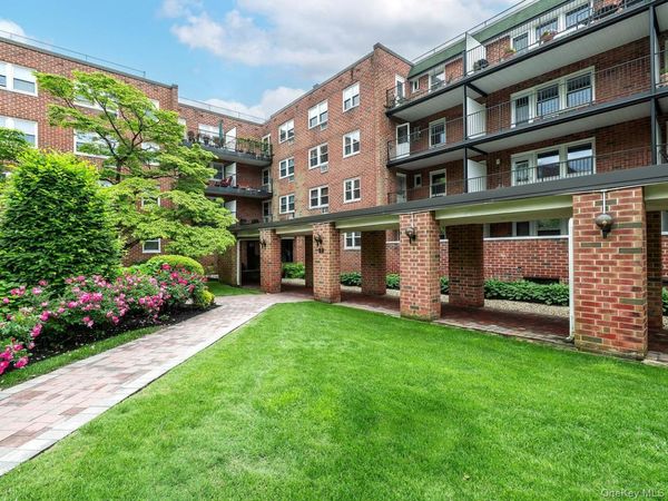 32 Pearsall , Unit 1A, Glen Cove, NY 11542