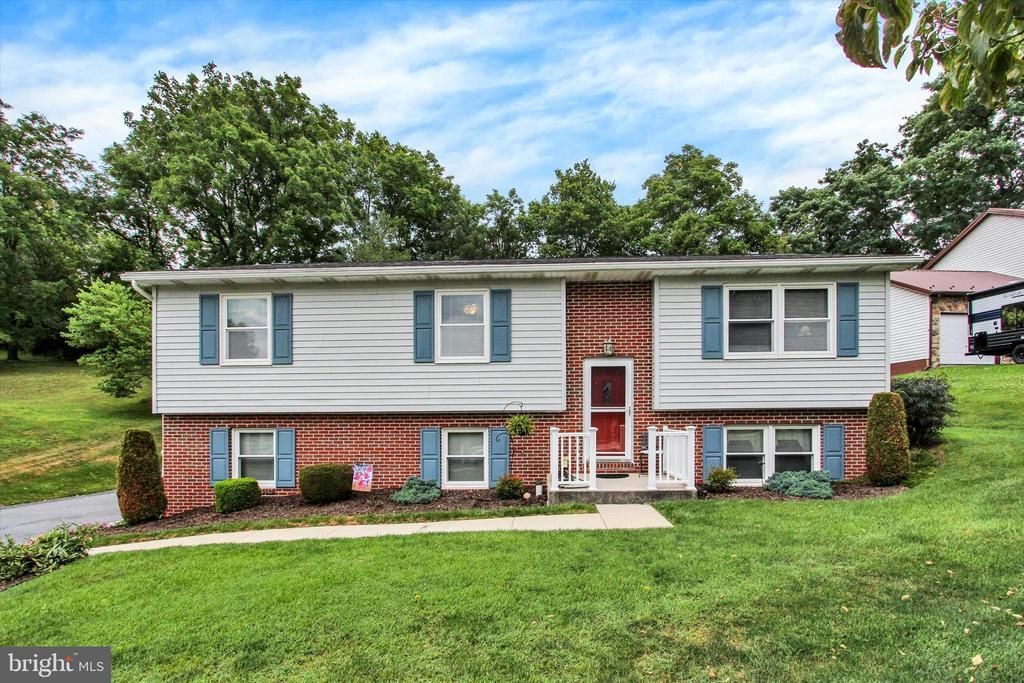 807 PINE GROVE DRIVE , WAYNESBORO, PA 17268