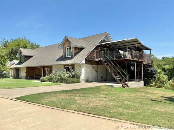 700 Maytubby Street , Kingston, OK 73439
