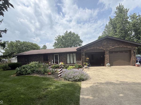 836 W County Line Road , Indianapolis, IN 46217