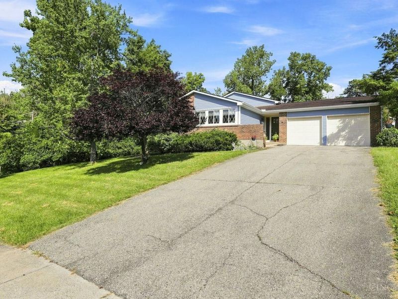 98 Waxwing Drive, Cincinnati, OH 45236 Photo 2