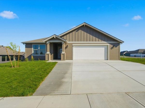 36 W 12th St, Deer Park, WA 99006