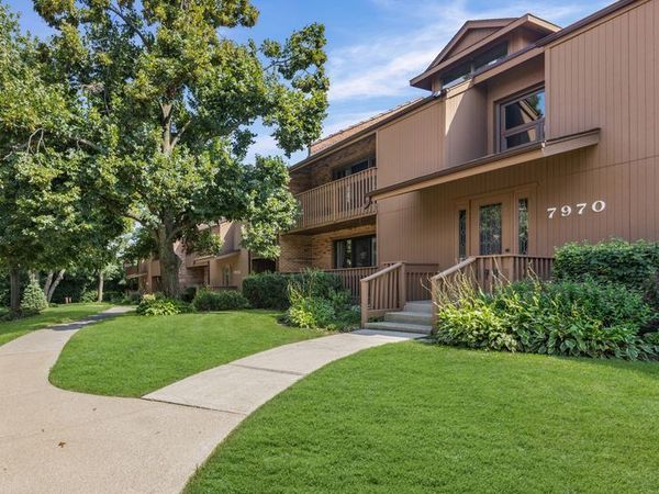 7970 Garfield Avenue , Unit 102, Burr Ridge, IL 60527