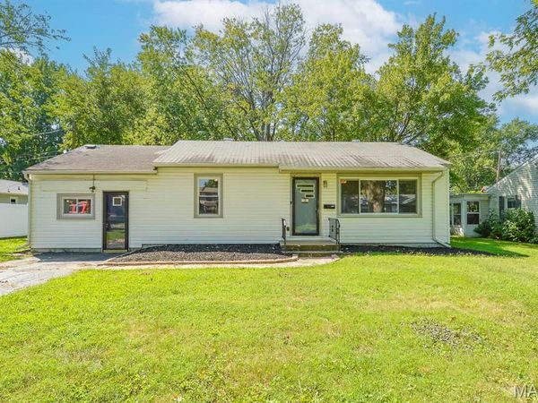 2 Manas Drive , Belleville, IL 62226