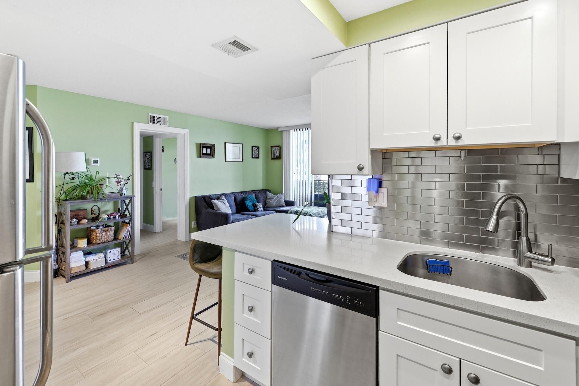 760 Executive Center Drive, Unit 24, West Palm Beach, FL 33401 Photo