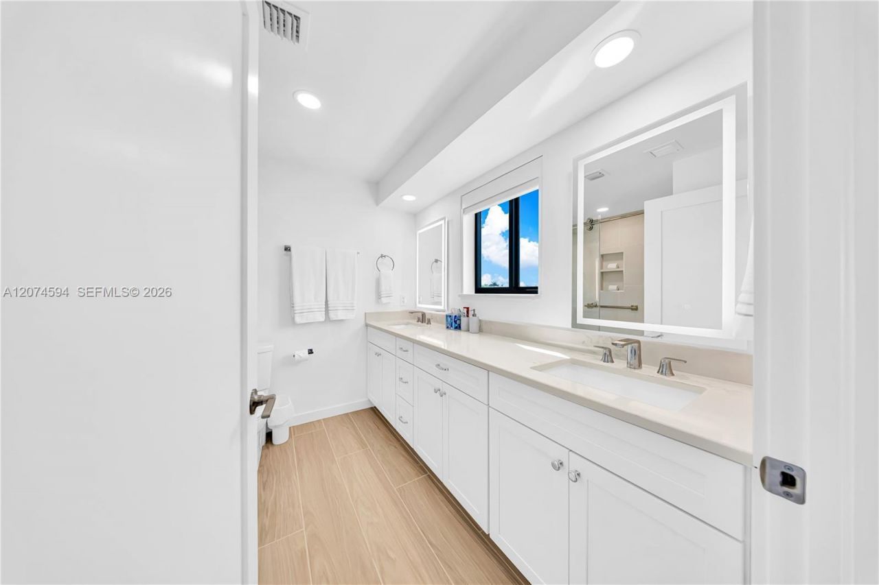 108 W Plaza Del Lago , Unit 108, Islamorada, FL 33036 Photo