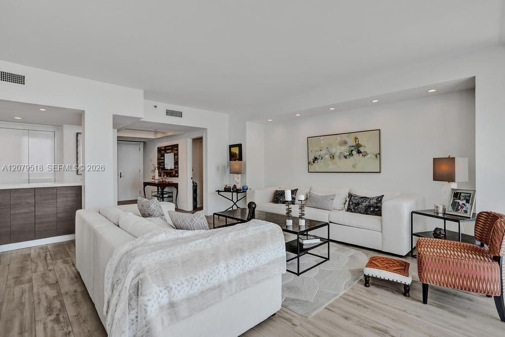 20281 E Country Club Dr, Unit 2314, Aventura, FL 33180 Photo
